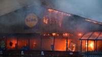 Großbrand in Herne: Der Supermarkt steht in Flammen