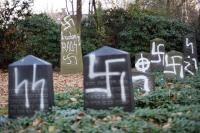 Geschändeter jüdischer Friedhof November 2010