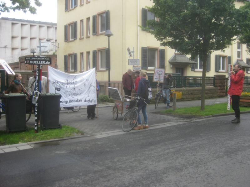 Demo vor dem Knast