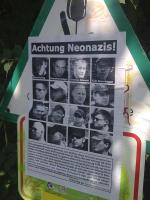 Plakate mit den Gesichtern der FN-Mitte-Gruppe