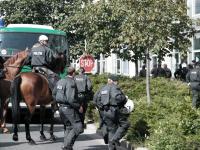 Polizeiangriff mit Pferden