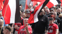 Denny Hilprecht, Rechtsw im Bild, ehemaliger Nazikader der GND (Gemeinschaft Nationales Deutschland), Nazi Demo Dortmund, 04.06.2016, Rechts im Bild Thomas Eckleder mit schwarzem Hut