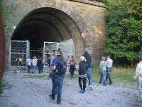 Auf dem Weg in den KZ-Tunnel