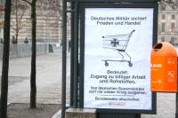 Plakataktion in Sicherheitszone