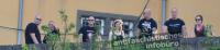 Die "Vereinten Skinheads" laufen am Rand einer Antifademo auf in Mayen am 3. August 2013