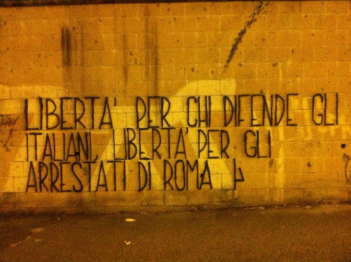 CasaPound Propaganda: "Freiheit für die, die Italiener verteidigen. Freiheit für die Gefangenen von Rom."