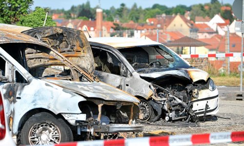 Autos der WGA in Apolda abgebrannt