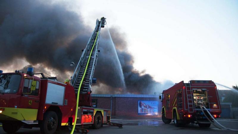 Die Feuerwehr war mit den Löscharbeiten stundenlang beschäftigt