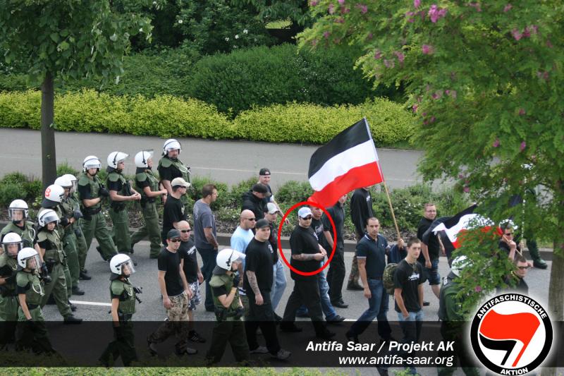 Kevin Tkatsch als Teilnehmer auf einer Neonazidemonstration in Homburg/Saar am 29.05.2010