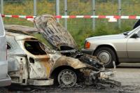 Eines der ausgebrannten Autos an der Schlenzigstraße in Hamburg-Wilhelmsburg © Andr Zand-Vakili