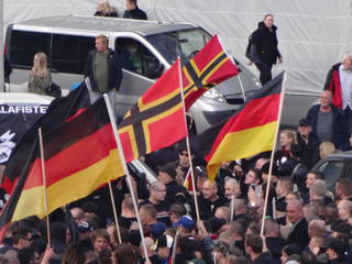 Die Kölner HoGeSa-Auftaktkundgebung (Foto: Elmar Vieregge)