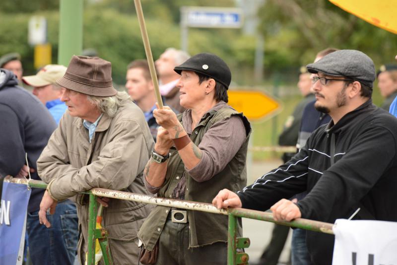 10 Bei der Nazikundgebung in Duisburg am 05.10.2013