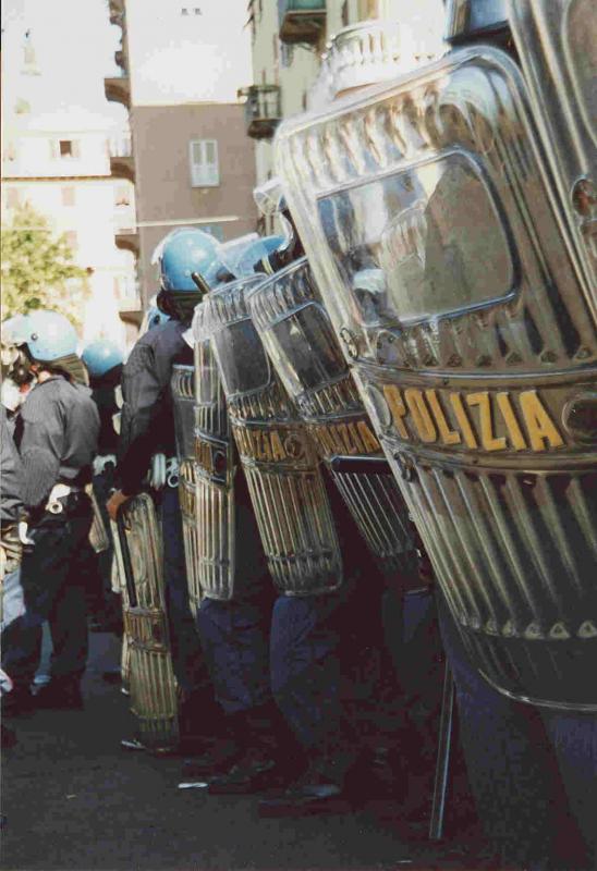 Genova 2001-Polizia - (Foto: Azzoncao)