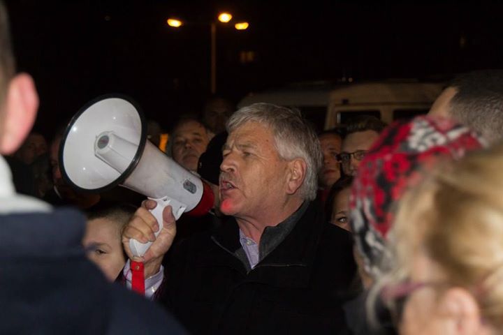 NPD-Europaparlamentarier Udo Voigt im Allende-Demo als "besorgter Anwohner"