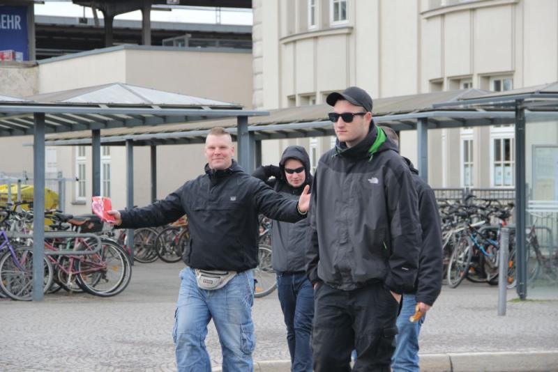 "Trauermarsch" Weimar 08.02.2014; Seelig (rechts) mit Erfurter Nazischläger Enrico Biczysko (links) und Thomas Holzinger