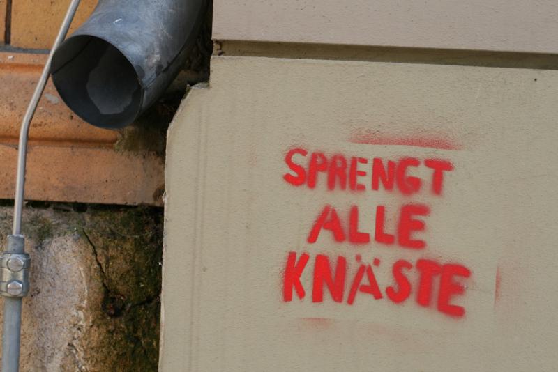 Sprengt alle Knäste