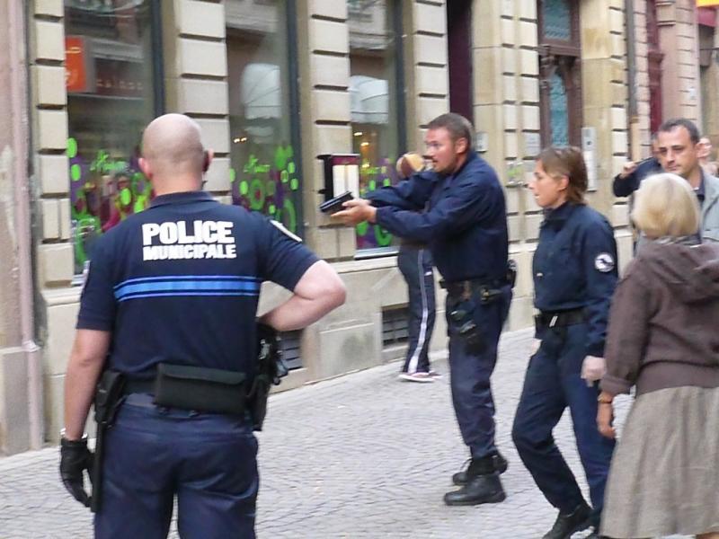 Handfester Polizeieingriff gegen Obdachlosen in Straßburg (F)