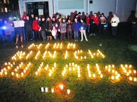 Die GBW-Mieter in der Schupfer Straße fürchten um ihre Zukunft. Mit einer Lichteraktion „Hier bin ich zu Hause“ machten sie vor kurzem auf ihre Situation aufmerksam