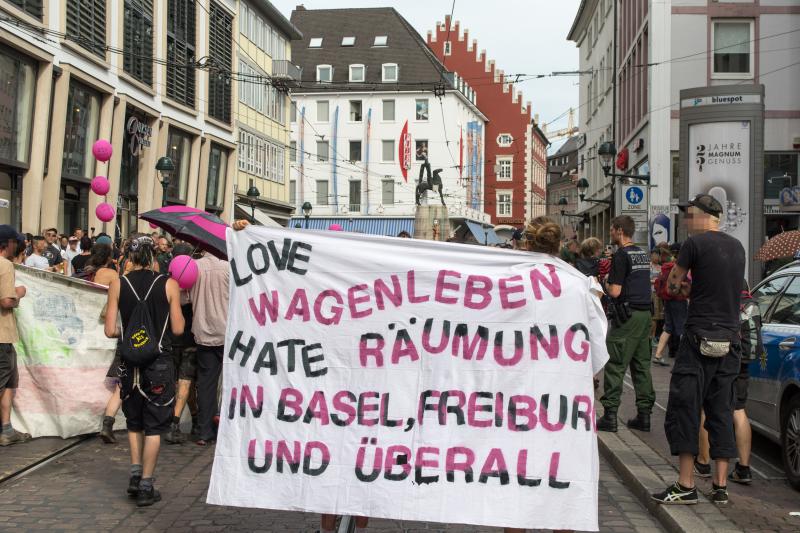 Love Wagenleben am Bertoldsbrunnen