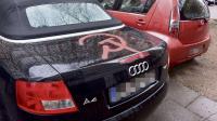  Himmelstraße: Hammer- und Sichel-Symbol auf der Kofferraumklappe eines Audi