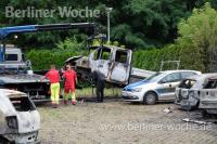 Zur Spurensuche werden sie Autowracks angehoben. (Foto: Ralf Drescher)