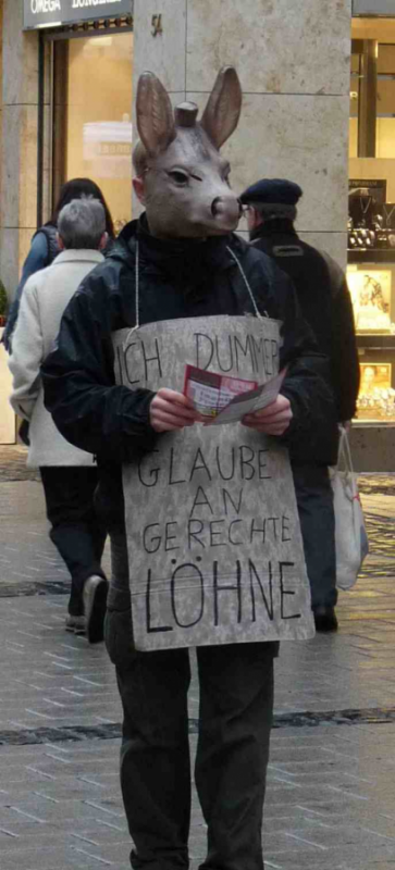 Nazis flyern mit Eselsmasken 