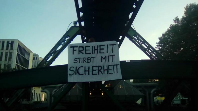 Freiheit stirbt mit Sicherheit