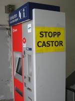 Stopp Castor Plakat am Fahrkartenautomaten