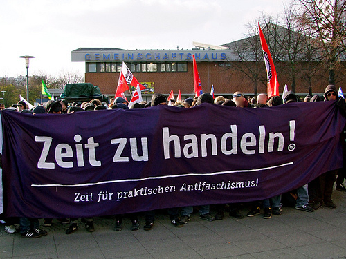 Antifa-Demo durch Berlin Südneukölln