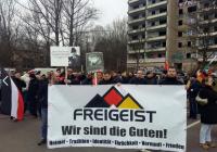 Demonstration in Chemnitz am 19.3.16, Transparent v.l. Mirko Fischer, Marko Nestmann, Sören Nestmann, dahinter Jens Döbel und Peggy Reuschel mit Plakat