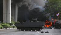 Panzerfahrzeuge rollten durch Bangkok, als die Armee am Mittwoch vorrückte