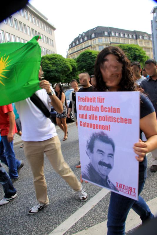 "Freiheit für Abdullah Öcalan und alle politischen Gefangenen!"