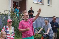 Rassistischer Bürgermob in Marzahn-Hellersdorf - Anwohner macht den Hitlergruß
