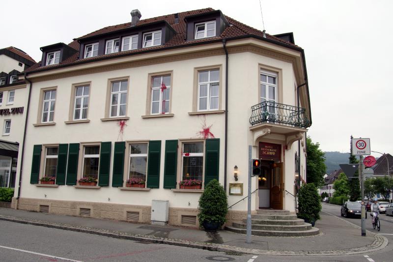 Farbanschlag auf das Hotel zum Schiff in Freiburg-St.Georgen