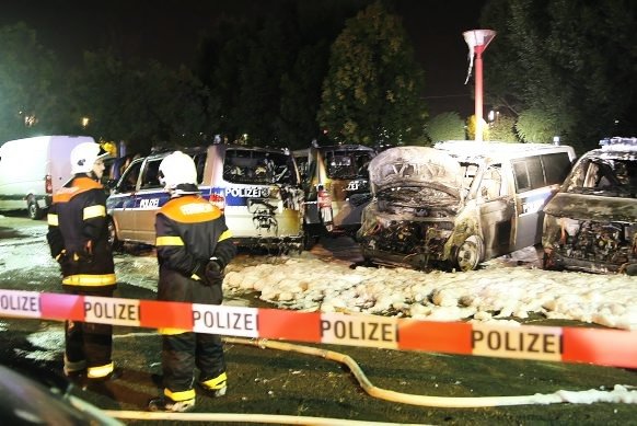  Brandanschlag auf 15 Polizeiautos – über 600 000 Euro schaden (3)