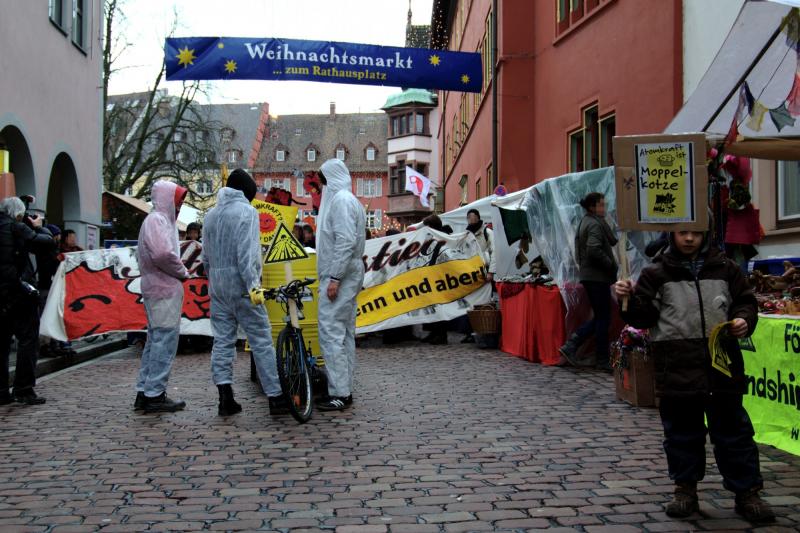 Start der Demo am Weihnachtsmarkt