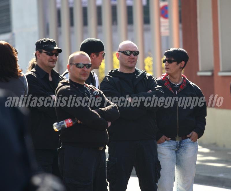 Lange nicht mehr gesehen: Am 24. März 2012 zeigten sich auf einer NPD-Demonstration in Frankfurt (Oder) Maro Müller (links m. Basecape und Sonnenbrille), Seven Lemke (mitte m. Sonnenbrille) und Kora Krupke (rechts).