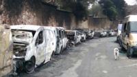 coches aparecen quemados junto parc guell