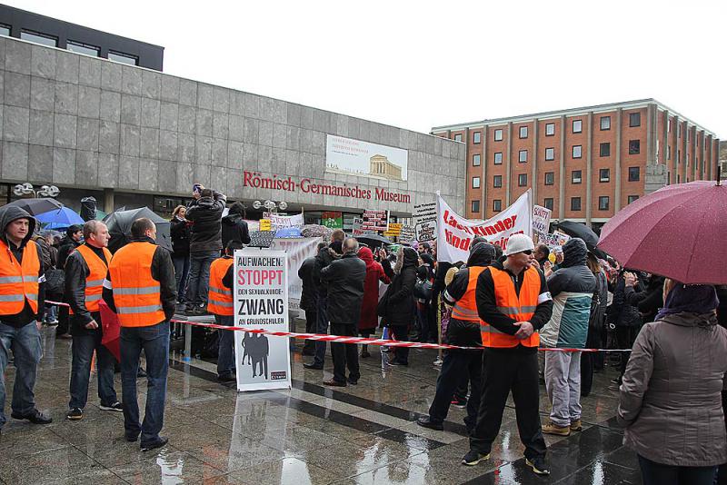 Auseinandersetzung bei Demo der „besorgten Eltern“ 1