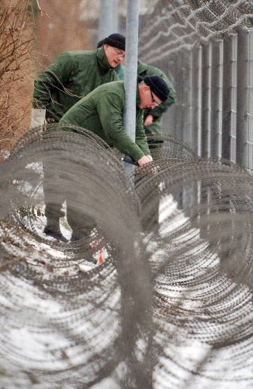 NATO-Draht an der Polizei-Akademie Freiburg