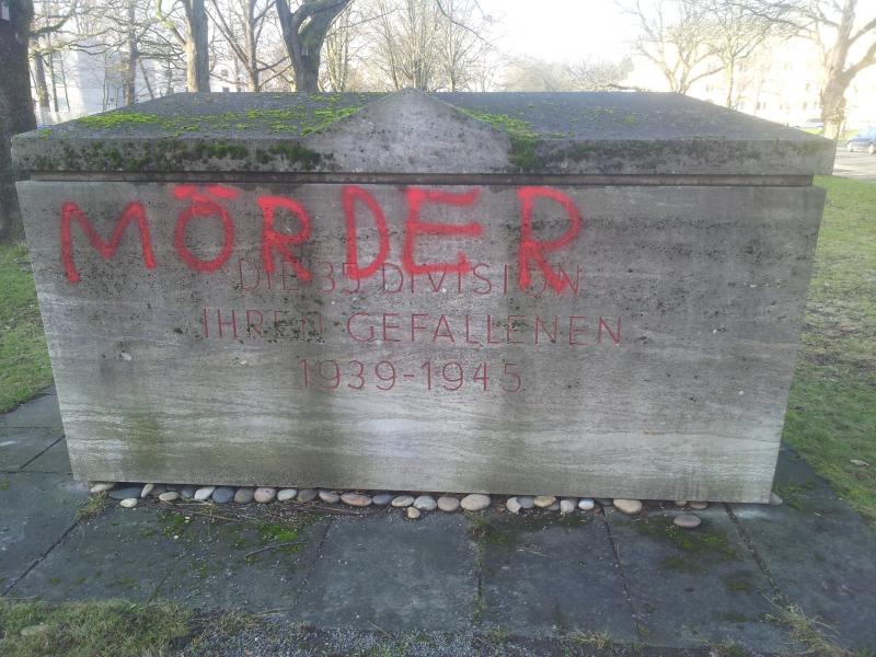 Wehrmachtsdenkmal in Karlsruhe markiert 2