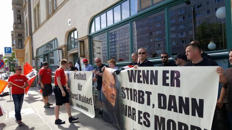 Freiheit für Horst Mahler Kundgebung in Erfurt (rechts Martin Gärtlein, weiter hinten mit Bart und Brille: Sebastian Dahl, dann mit Glatze und Brille: Marco Zint)