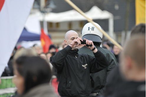 Philippe Bodewig Fotografiert Gegendemonstranten