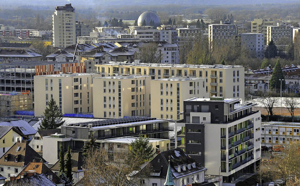 Neues, stark verdichtetes Zentrum an der Berliner Allee: die gelben Westarkaden auf dem Brielmann-Gelände Foto: Thomas Kunz