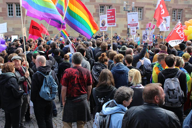 Ausgang des Schillerplatzes erfolgreich blockiert