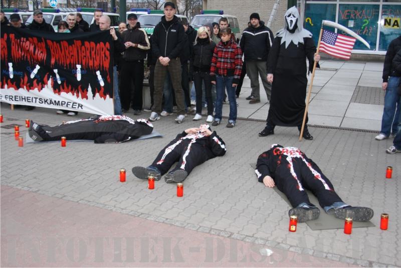 Traurige Nazis in Dessau 1