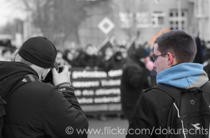 Rene Grahn, NPD-Vorsitzender Wolfsburg-Gifhorn. Der Typ daneben dürfte Michele Barkofsky sein.