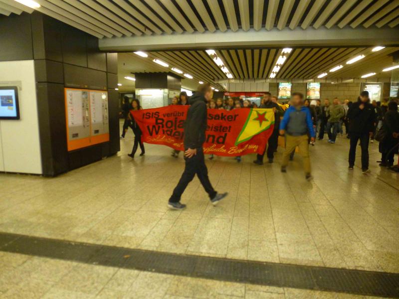 ...in den Bahnhof...