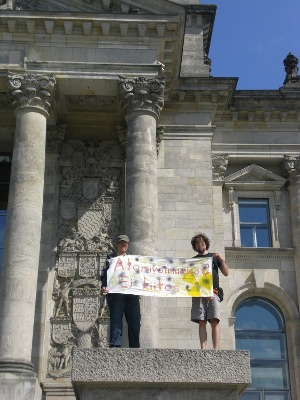 Aktivist*n vor dem Reichtstag