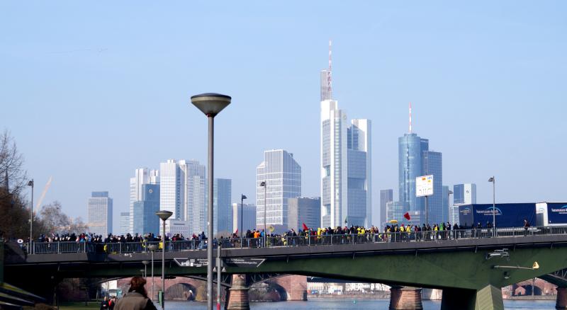 auf der ignaz-bubis-brücke